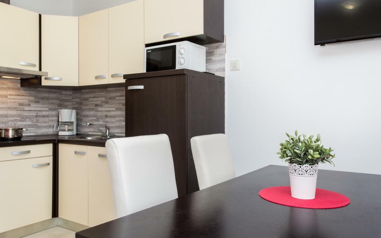 Apartments Mira Baška Екстериор снимка